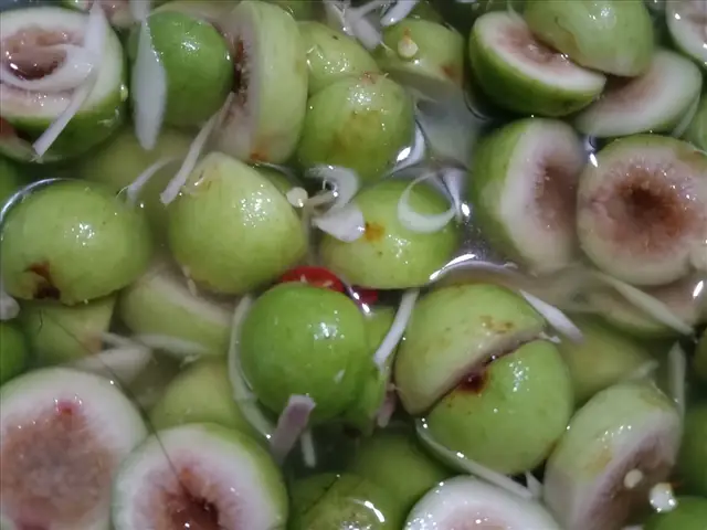 Hướng Dẫn Muối Quả Sung Ngon Giòn Chua Ngọt Bảo Quản Lâu Tại Nhà