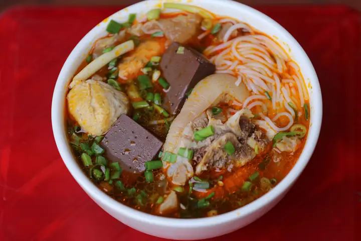 Cách Nấu Bún Giò Heo Huế Đậm Đà, Chuẩn Vị Tại Nhà