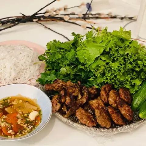 Hướng Dẫn Chi Tiết Cách Nấu Bún Thịt Chó Chuẩn Vị Tại Nhà Hướng Dẫn Chi Tiết Cách Nấu Bún Thịt Chó Chuẩn Vị Tại Nhà