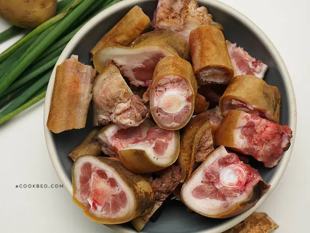 Hướng Dẫn Cách Nấu Đuôi Bò Um Cà Rốt Thơm Ngon Chuẩn Vị Cho Bữa Cơm Gia Đình Hướng Dẫn Cách Nấu Đuôi Bò Um Cà Rốt Thơm Ngon Chuẩn Vị Cho Bữa Cơm Gia Đình