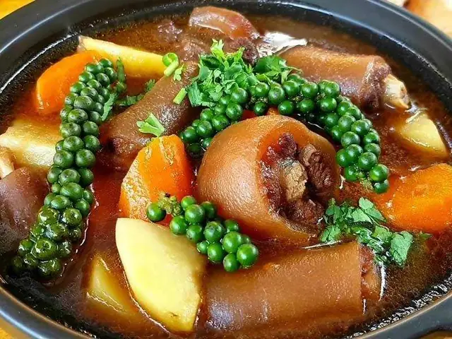 Hướng Dẫn Cách Nấu Đuôi Bò Um Cà Rốt Thơm Ngon Chuẩn Vị Cho Bữa Cơm Gia Đình Hướng Dẫn Cách Nấu Đuôi Bò Um Cà Rốt Thơm Ngon Chuẩn Vị Cho Bữa Cơm Gia Đình