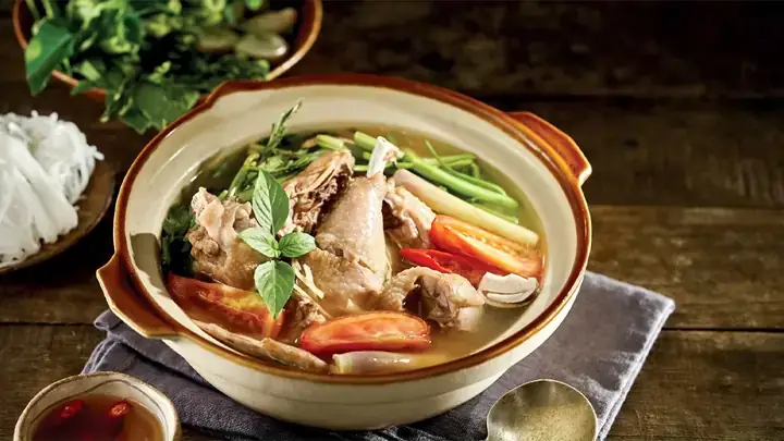Cách Nấu Lẩu Gà Chua Ngọt Thơm Ngon Tại Nhà Cho Bữa Cơm Sum Họp