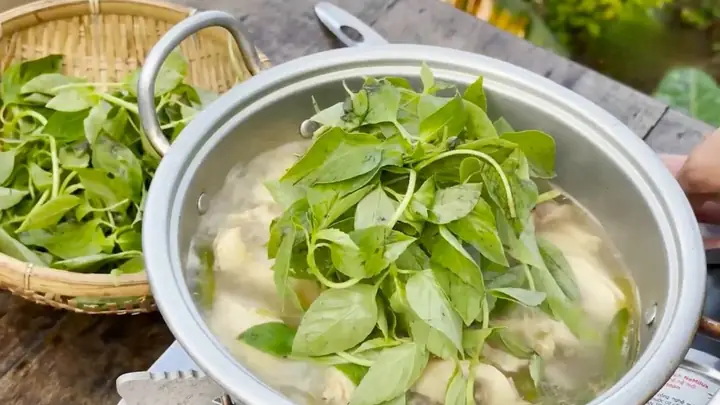 Cách Nấu Lẩu Gà Lá É Chuẩn Vị Đà Lạt Thơm Ngon Tại Nhà