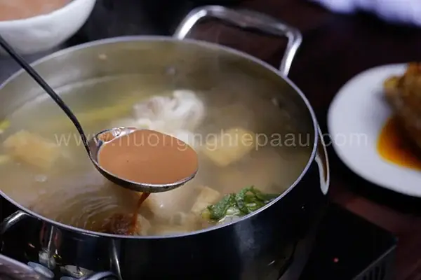 Cách Nấu Nước Lèo Bún Bò Huế Ngon Đậm Vị Tại Nhà