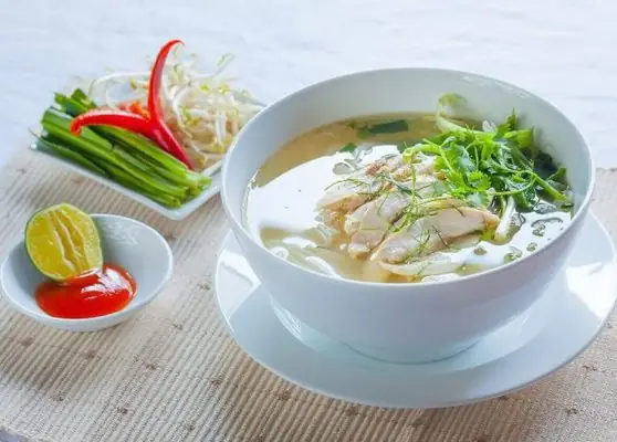Cách Nấu Phở Gà Miền Nam Chuẩn Vị – Hướng Dẫn Chi Tiết Từng Bước