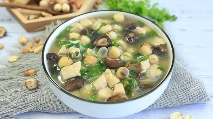 Cách Nấu Súp Hạt Sen Chay Thanh Đạm Cho Mâm Cơm Ngày Rằm