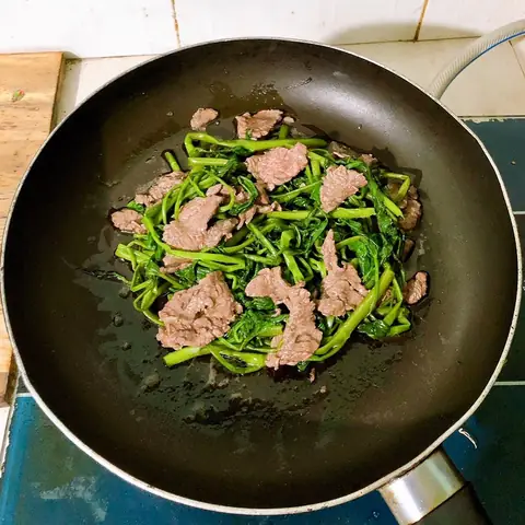 Cách Nấu Thịt Bò Xào Rau Muống Thơm Ngon, Xanh Mướt Cho Bữa Cơm Nhà Cách Nấu Thịt Bò Xào Rau Muống Thơm Ngon, Xanh Mướt Cho Bữa Cơm Nhà