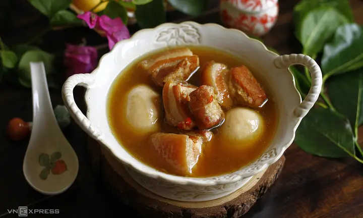 Hướng Dẫn Cách Nấu Thịt Kho Tàu Miền Tây Mềm Rục, Nước Trong Chuẩn Vị Hướng Dẫn Cách Nấu Thịt Kho Tàu Miền Tây Mềm Rục, Nước Trong Chuẩn Vị