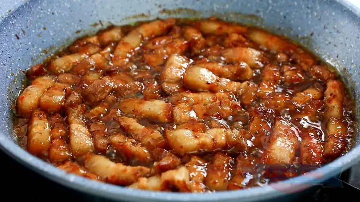 Tổng Hợp Cách Nấu Thịt Lợn Ngon Tại Nhà: Các Món Đơn Giản, Dễ Làm Cho Bữa Cơm Gia Đình Tổng Hợp Cách Nấu Thịt Lợn Ngon Tại Nhà: Các Món Đơn Giản, Dễ Làm Cho Bữa Cơm Gia Đình