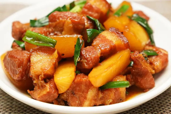 Tổng Hợp Cách Nấu Thịt Lợn Ngon Tại Nhà: Các Món Đơn Giản, Dễ Làm Cho Bữa Cơm Gia Đình Tổng Hợp Cách Nấu Thịt Lợn Ngon Tại Nhà: Các Món Đơn Giản, Dễ Làm Cho Bữa Cơm Gia Đình