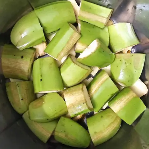 Hướng Dẫn Chi Tiết Cách Nấu Trai Với Chuối Xanh Chuẩn Vị Cho Bữa Cơm Gia Đình Hướng Dẫn Chi Tiết Cách Nấu Trai Với Chuối Xanh Chuẩn Vị Cho Bữa Cơm Gia Đình