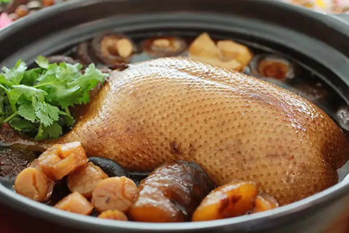 Hướng Dẫn Nấu Vịt Tiềm Kiểu Miền Nam Tại Nhà Chuẩn Vị Cho Bữa Cơm Gia Đình