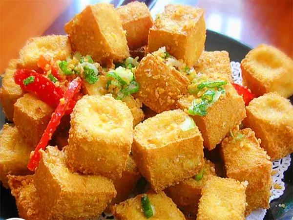 Cách Rán Đậu Phụ Giòn Rụm: Hướng Dẫn Chi Tiết Từ Chuẩn Bị Tới Chiên Vàng Cách Rán Đậu Phụ Giòn Rụm: Hướng Dẫn Chi Tiết Từ Chuẩn Bị Tới Chiên Vàng