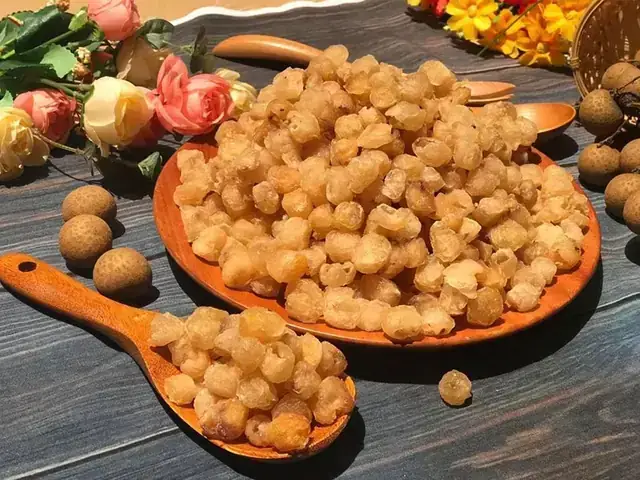 Cách Sử Dụng Long Nhãn Đúng Chuẩn: Từ Ngâm Rượu, Bài Thuốc Đến Ăn Sấy Khô Cách Sử Dụng Long Nhãn Đúng Chuẩn: Từ Ngâm Rượu, Bài Thuốc Đến Ăn Sấy Khô