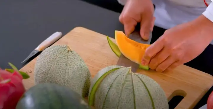 Hướng Dẫn Cách Trang Trí Dưa Lưới Đẹp Mắt Cho Mâm Quả Và Bàn Tiệc