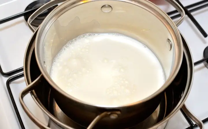 Hướng Dẫn Chi Tiết Cách Ủ Sữa Chua Bằng Nước Nóng Tại Nhà Cho Người Mới Bắt Đầu Hướng Dẫn Chi Tiết Cách Ủ Sữa Chua Bằng Nước Nóng Tại Nhà Cho Người Mới Bắt Đầu