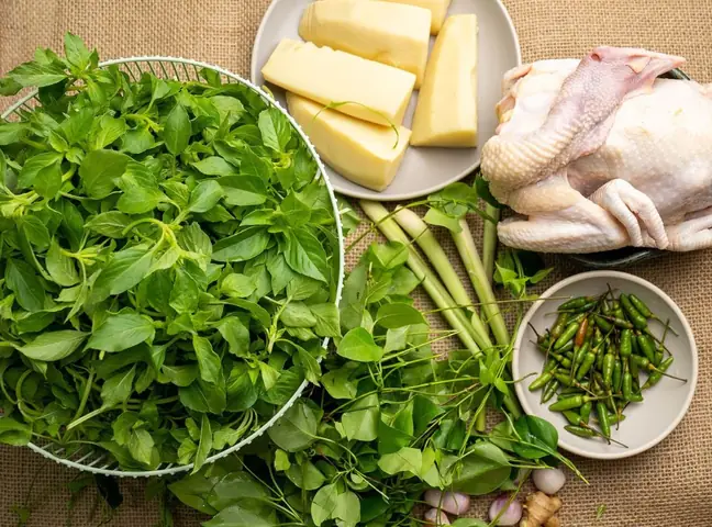 Cách Nấu Lẩu Gà Lá É Thơm Ngon Chuẩn Vị Từ Cây Lá É Tươi Tại Nhà
