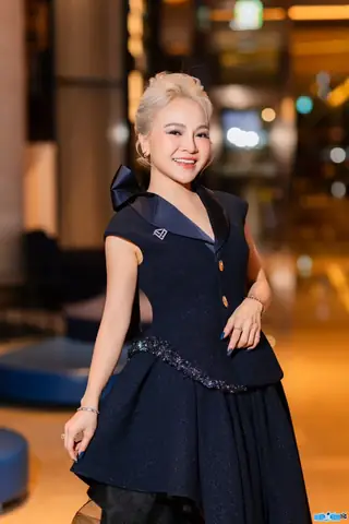 Chuyên Gia Trang Điểm Ngọc Gemmy – Tiểu Sử, Sự Nghiệp Và Hệ Thống Thương Hiệu Làm Đẹp Chuyên Gia Trang Điểm Ngọc Gemmy – Tiểu Sử, Sự Nghiệp Và Hệ Thống Thương Hiệu Làm Đẹp