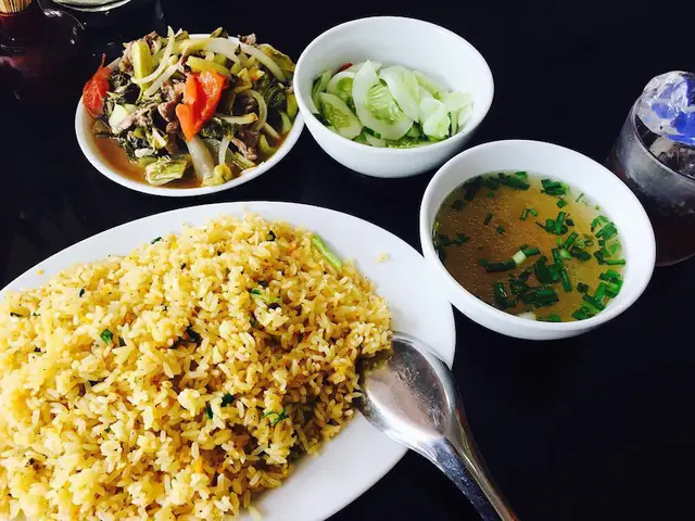 Gợi Ý Những Quán Cơm Rang Dưa Bò Ngon Ở Hà Nội Và Tp.hcm Cho Người Thèm Món Phố Cổ
