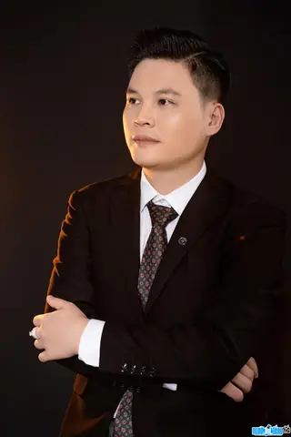 Đạo Diễn Hoàng Trung Hiếu: Tiểu Sử, Hành Trình Sự Nghiệp Và Bí Mật Xây Dựng Công Ty Truyền Thông Tiền Tỷ