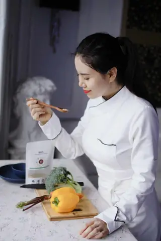 Chef Q (bùi Ngọc Quỳnh) Là Ai? Tiểu Sử Nữ Đầu Bếp Chay Việt Nam Đầu Tiên Tốt Nghiệp Le Cordon Bleu Chef Q (bùi Ngọc Quỳnh) Là Ai? Tiểu Sử Nữ Đầu Bếp Chay Việt Nam Đầu Tiên Tốt Nghiệp Le Cordon Bleu