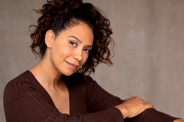 Amy Correa Bell Là Ai? Tiểu Sử, Vai Diễn Điện Ảnh & Sự Nghiệp Âm Nhạc Của Nữ Nghệ Sĩ Đa Tài
