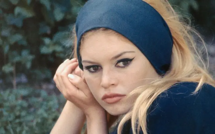 Tiểu Sử Diễn Viên Brigitte Bardot – Sự Nghiệp, Cuộc Đời Và Di Sản Điện Ảnh Pháp Tiểu Sử Diễn Viên Brigitte Bardot – Sự Nghiệp, Cuộc Đời Và Di Sản Điện Ảnh Pháp