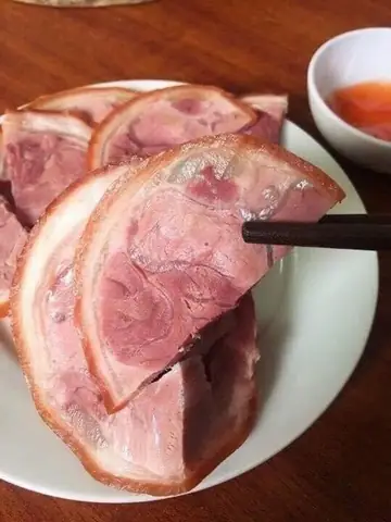 Tìm Hiểu Gà Muối Xông Khói Thịnh Trang: Thông Tin Sản Phẩm, Giá Và Địa Chỉ Mua Uy Tín