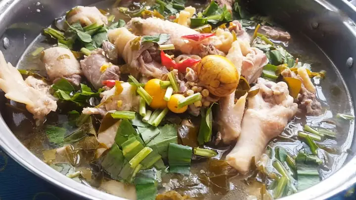 Cách Nấu Gà Lá Giang Miền Tây Đậm Chất Sông Nước Thơm Ngon Tại Nhà