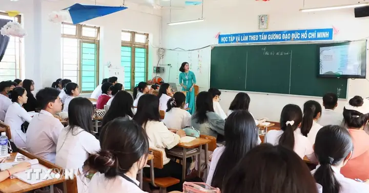 Giáo Viên Minh Chí – Tiểu Sử Và Hoạt Động Trong Lĩnh Vực Giáo Dục