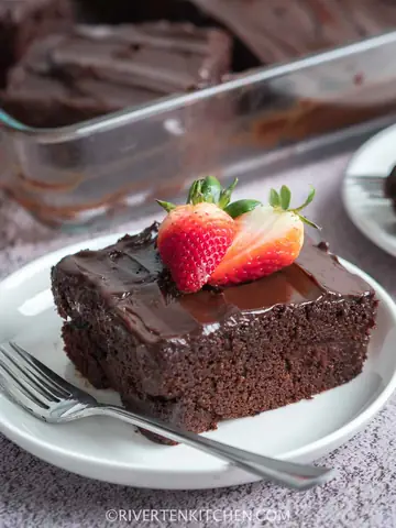 How To Make A Very Moist Chocolate Cake: Easy One-bowl Recipe With Fudgy Frosting