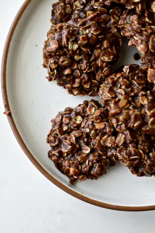 How To Make Chocolate Oatmeal Cookies: Easy Baked And No-bake Recipes For Home Bakers