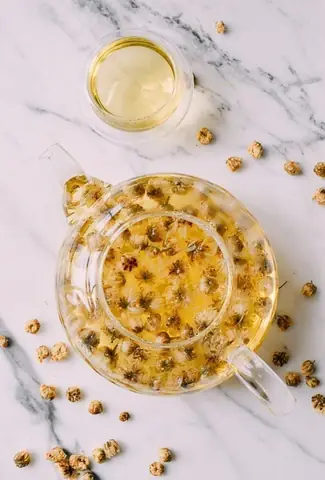 How To Make Chrysanthemum Tea From Dried Flowers: A Simple Steeping Guide