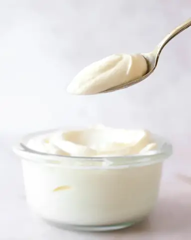 How To Make Sour Cream Sauce In 5–10 Minutes With Pantry Ingredients
