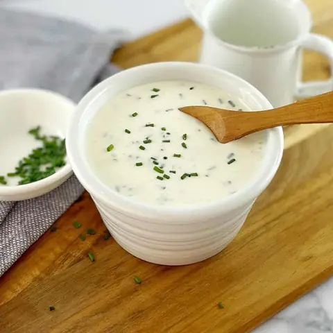 How To Make Sour Cream Sauce In 5–10 Minutes With Pantry Ingredients