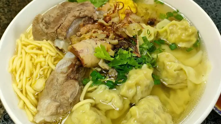 Khám Phá Hủ Tiếu Mì Khô Hoành Thánh: Nguồn Gốc, Cách Nhận Biết Và Gợi Ý Quán Ngon Khám Phá Hủ Tiếu Mì Khô Hoành Thánh: Nguồn Gốc, Cách Nhận Biết Và Gợi Ý Quán Ngon