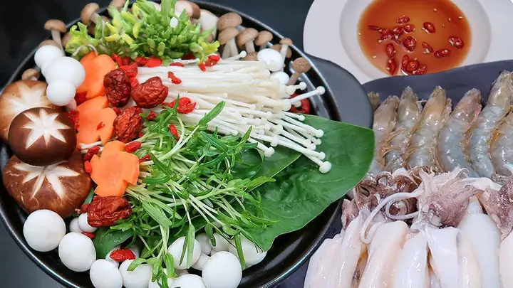 Hướng Dẫn Cách Nấu Lẩu Thập Cẩm Thái Chua Cay Tại Nhà Đơn Giản Cho Người Mới Bắt Đầu