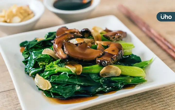 Cách Rửa Sạch Và Đúng Cách Cho Rau Cải Ngồng (芥蘭菜): Hướng Dẫn Từng Bước Cho Người Nội Trợ