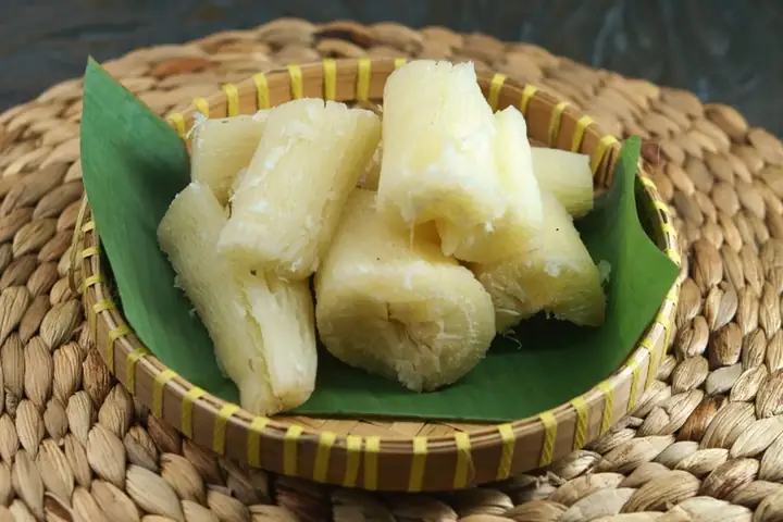 Hướng Dẫn Nấu Đặc Sản Khoai Mì Hấp Nước Cốt Dừa Củ Chi Chuẩn Vị Cho Gia Đình