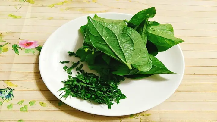 Trả Lời Lá Lốt Ăn Sống Được Không – Loại Rau Thơm Và Lưu Ý An Toàn Cho Gia Đình Trả Lời Lá Lốt Ăn Sống Được Không – Loại Rau Thơm Và Lưu Ý An Toàn Cho Gia Đình