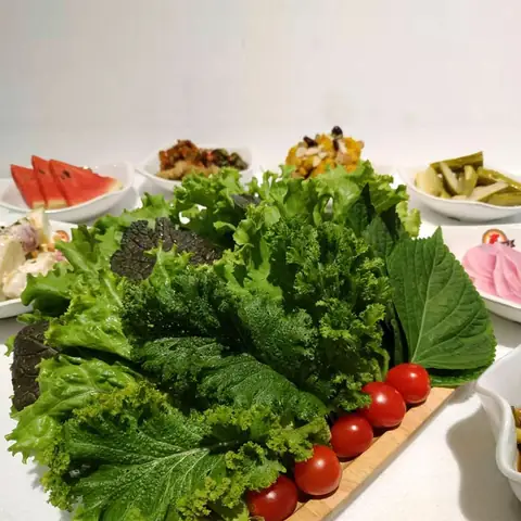 Tìm Hiểu Lá Nhíp Ăn Thịt Nướng (lá Vừng Hàn Quốc): Là Gì Và Cách Dùng Kèm Thịt Nướng
