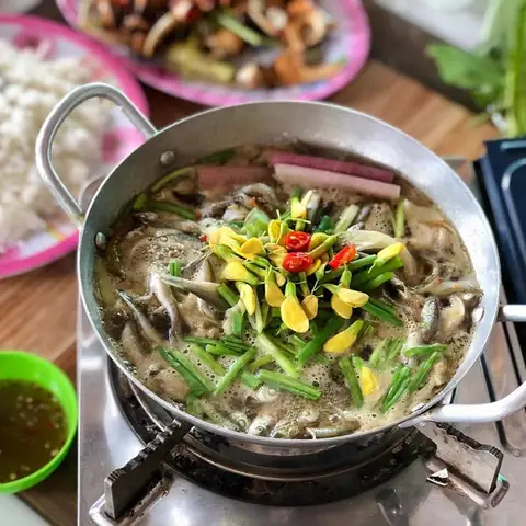 Hướng Dẫn Nấu Lẩu Cá Linh Bông Điên Điển Cần Thơ Chuẩn Vị Miền Tây Cho Người Yêu Ẩm Thực Dân Dã