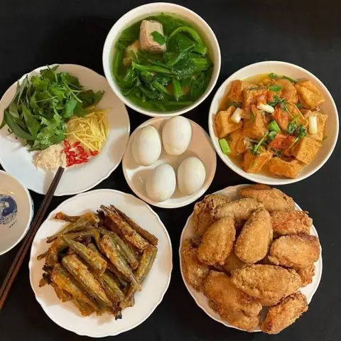 Gợi Ý Mâm Cỗ Ngày Nắng Nóng Thanh Mát, Giải Nhiệt Cho Bữa Cơm Gia Đình