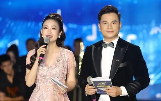 Danh Tùng Là Ai? Tiểu Sử, Sự Nghiệp Mc Vtv - Diễn Viên, Gia Đình & Tác Phẩm Tiêu Biểu Danh Tùng Là Ai? Tiểu Sử, Sự Nghiệp Mc Vtv - Diễn Viên, Gia Đình & Tác Phẩm Tiêu Biểu