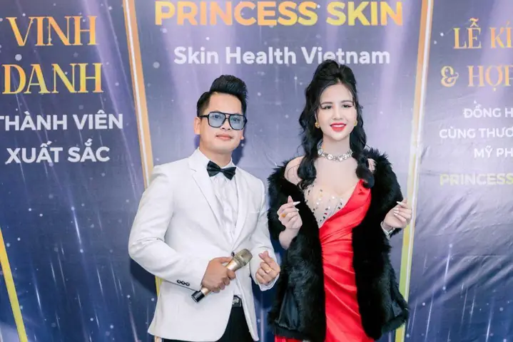 Đinh Thế Cường: Hồ Sơ, Sự Nghiệp & Phong Cách Dẫn Chương Trình Hài Hước "triệu View" Trên Tiktok Đinh Thế Cường: Hồ Sơ, Sự Nghiệp & Phong Cách Dẫn Chương Trình Hài Hước "triệu View" Trên Tiktok
