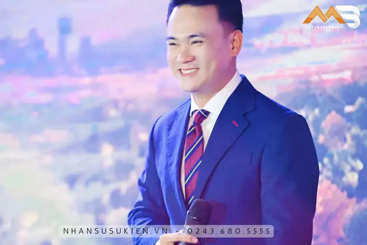 Lâm Phương: Tiểu Sử, Sự Nghiệp Mc Đám Cưới & Hệ Sinh Thái Đào Tạo - Sách Chuyên Môn