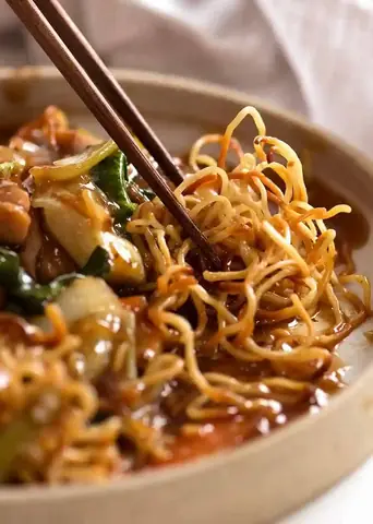 Mì Xào Bò Trong Tiếng Anh Là Gì Và Cách Gọi Khi Đặt Món Cho Người Nước Ngoài