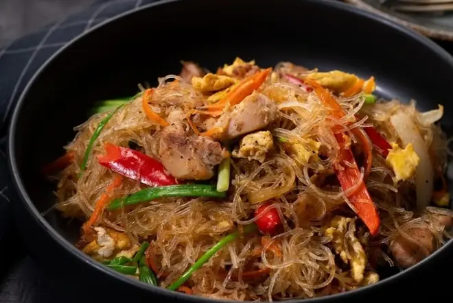 Cách Làm Miến Xào Hải Sản Kiểu Thái Đậm Vị Tại Nhà