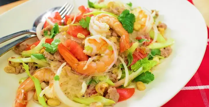 Cách Làm Miến Xào Hải Sản Kiểu Thái Đậm Vị Tại Nhà