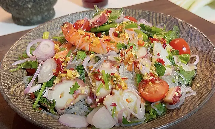 Cách Làm Miến Xào Hải Sản Kiểu Thái Đậm Vị Tại Nhà